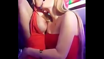 Elisa Sanches Und Ihre Blonde Freundin Verwöhnen Sich Mit Heißem Lesbensex