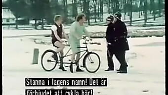 Filem Lucah Denmark Vintage Yang Jarang Berlaku Dari Tahun 1970 Yang Menampilkan Threesome Yang Panas Di Rumah Pelacuran