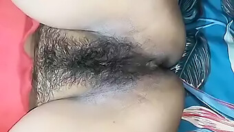 Desi Bhabhi Se Fait Doigter Et Baiser Sa Chatte Poilue