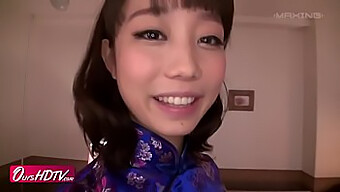 Adorable Chica En Cheongsam Y Medias Seduce En Un Video Pov