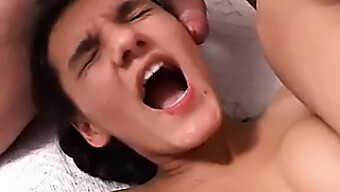 Joven Chica En Anal Y Trío Con Grandes Tetas Naturales