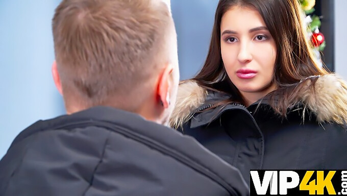 Brunetka Kráska Sa V Hrubom Videu Dostane Do Drsného Stavu S Vymáhačom Pohľadávok