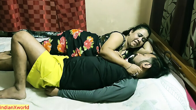 सींग का बना भारतीय Milf में लिप्त बीडीएसएम और कट्टर कमबख्त के साथ मासूम देवर