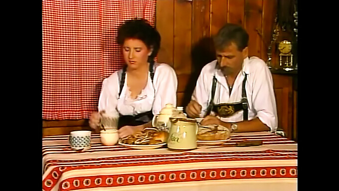 Vintage Německá Klasika Heidi Dostává Retro Výstřik